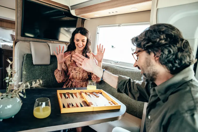 Laika Ecovip lifestyle automotive Fotografie in den Hügeln von Siena