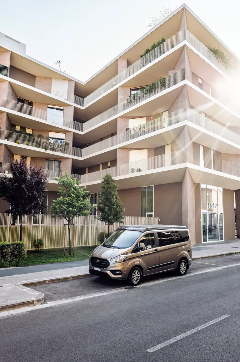 2023 Korbinian Seifert Photography Lifestyle Automotive Laika Kosmo Urban 001