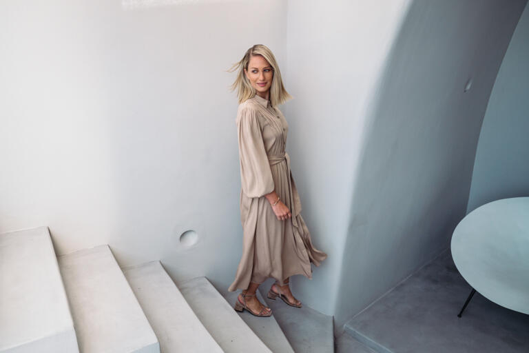 Fotoshooting für die Rodenstock Brillenfassungen Kollektion 2022 auf der Insel Santorini zusammen mit der Agentur Pascher Heinz