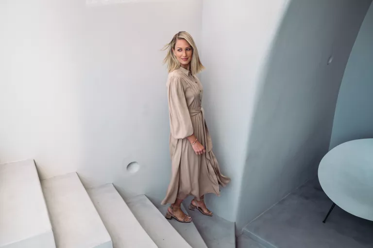 Fotoshooting für die Rodenstock Brillenfassungen Kollektion 2022 auf der Insel Santorini zusammen mit der Agentur Pascher Heinz