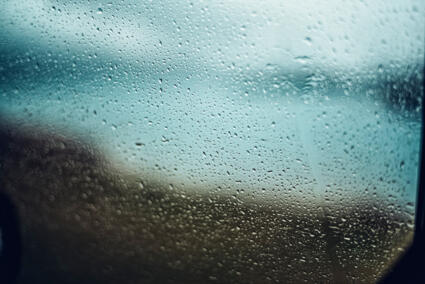Offroad Geländewagen Story mit stimmungsvoller Landschaft in den Westalpen